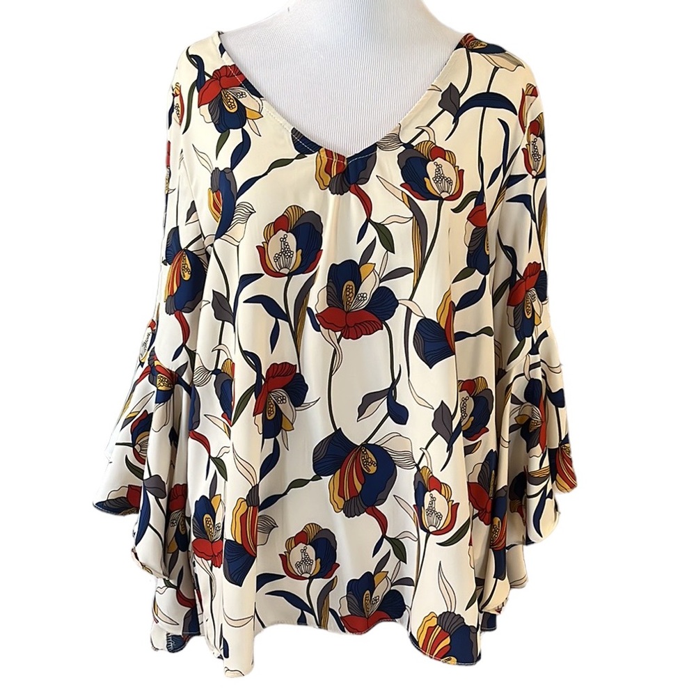 GREEN ENVELOPE FLORAL FLUTTER SLEEVE BLOUSE WITH OPEN TIE BACK MULTICOLOR SIZE M